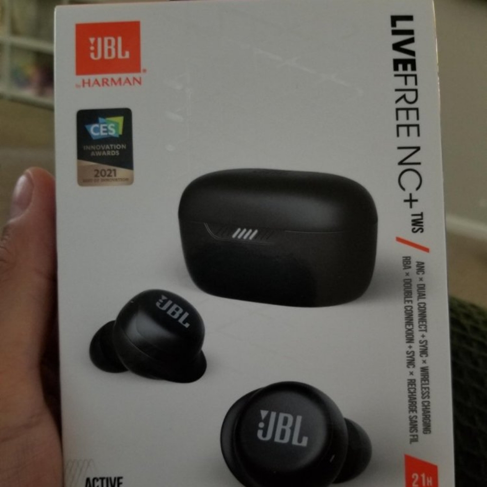 JBL LIVE FREE NC wireless earbuds